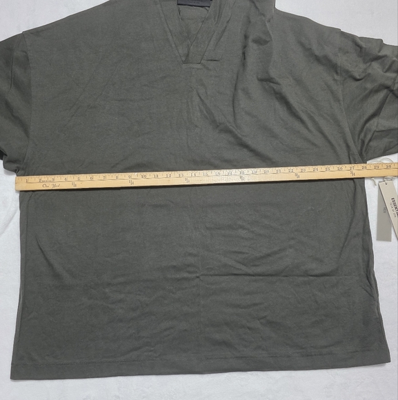 NWT FEAR OF GOD ESSENTIALS V-Neck T-shirt Ink Sz L - Picture 11 of 11